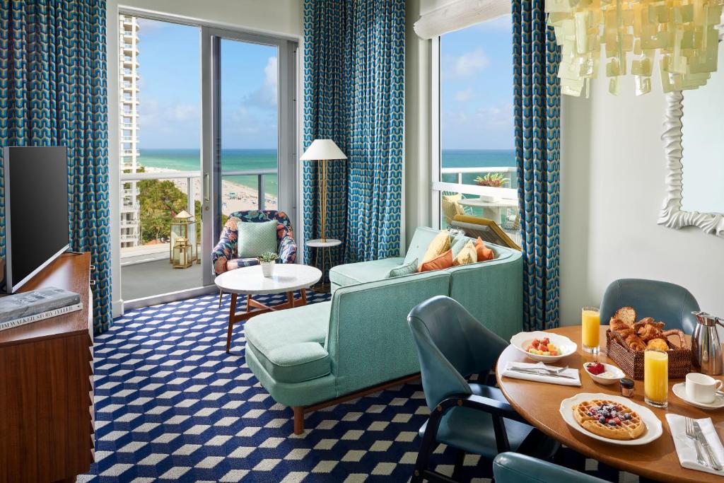 Сьюит (Люкс Panaromic, вид на океан) отеля The Confidante Miami Beach, part of Hyatt, Майами-Бич
