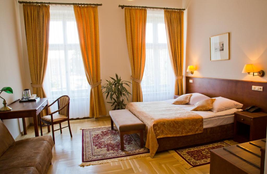 Двухместный (Двухместный номер «Премиум» с 2 отдельными кроватями) отеля Hotel Polonia, Краков