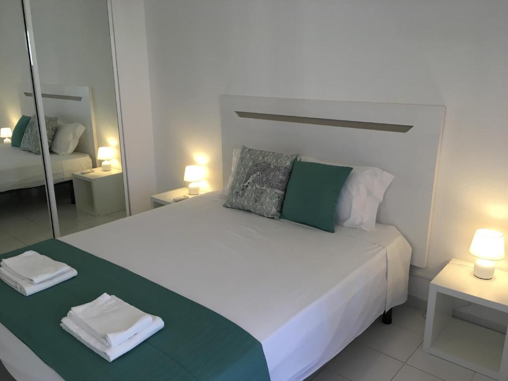 Апартаменты (One-Bedroom Apartment with Sea View - 24) апартамента Apartamentos Paraíso Sol da Rocha, Портиман