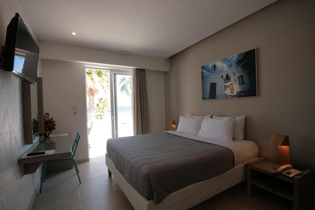 Сьюит (Улучшенный люкс с видом на море) апарт-отеля Irina Beach Hotel, Тингаки