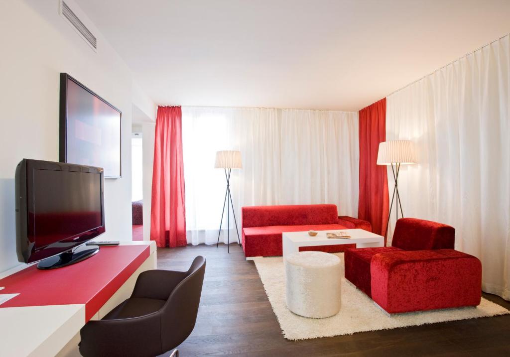 Сьюит (Senior Suite (with access to Rooftop Lounge)), Falkensteiner Hotel Bratislava