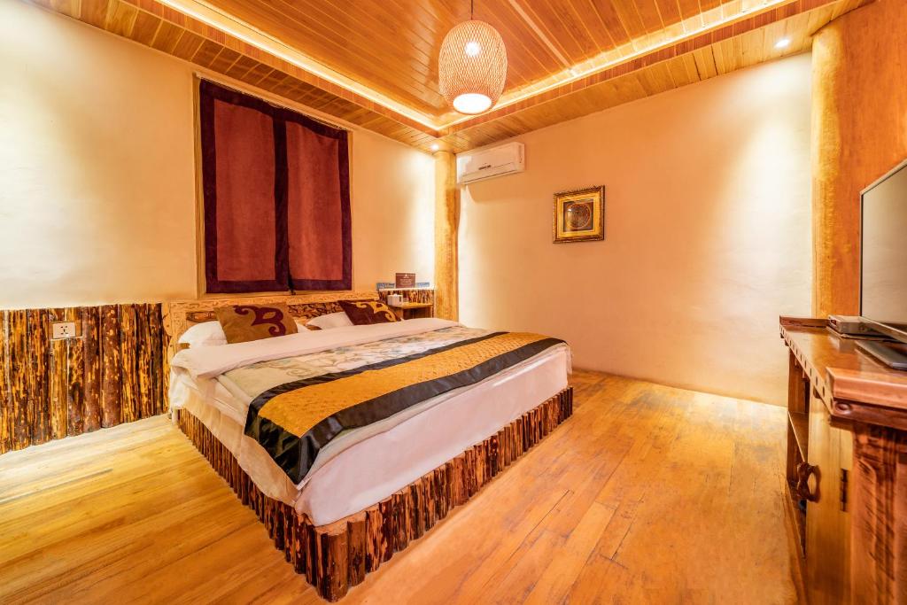 Двухместный (Двухместный номер Делюкс с 1 кроватью) семейного отеля Home Away From Home, Шангри-Ла (Тибет)