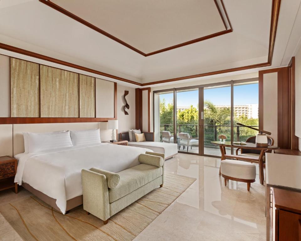 Вилла (Вилла с бассейном и спальней с кроватью размера «king-size») курортного отеля Shangri-La's Sanya Resort & Spa, Санья