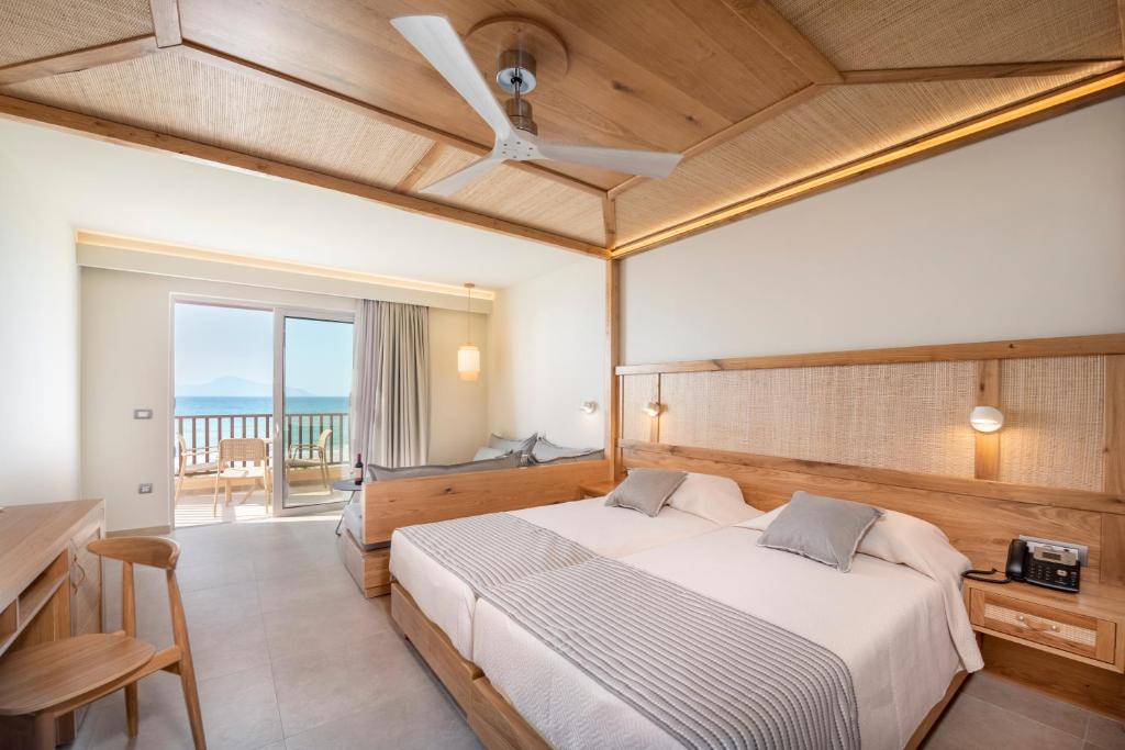 Двухместный (Улучшенный двухместный номер с 1 кроватью или 2 отдельными кроватями, прямой вид на море) курортного отеля Horizon Beach Resort, Мастихарион