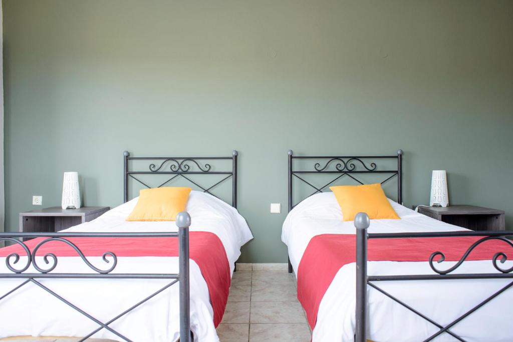 Двухместный (Двухместный номер с 1 кроватью или 2 отдельными кроватями и балконом) отеля Hotel Mimosa, Сидарион