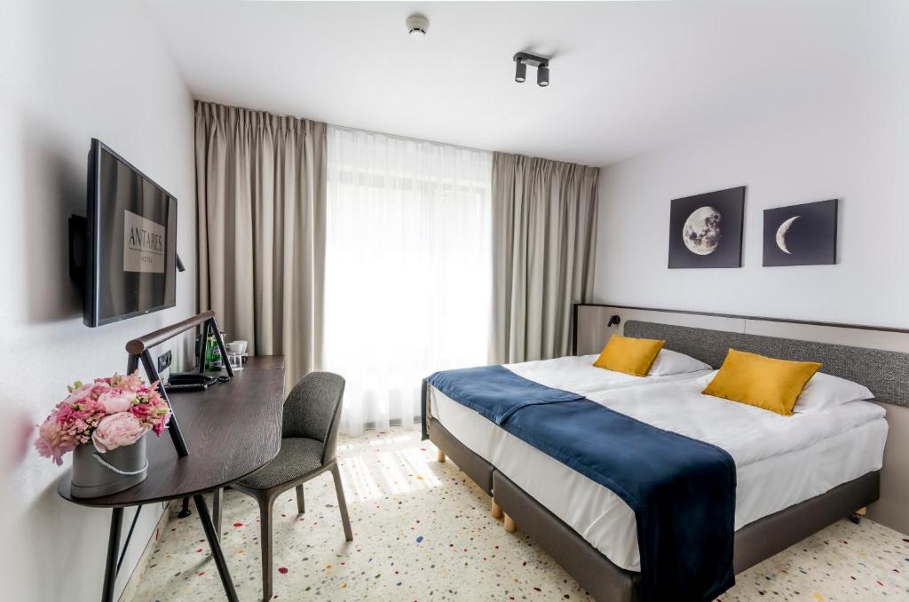 Двухместный (Номер Делюкс с кроватью размера «queen-size») отеля Antares Hotel, Гдыня