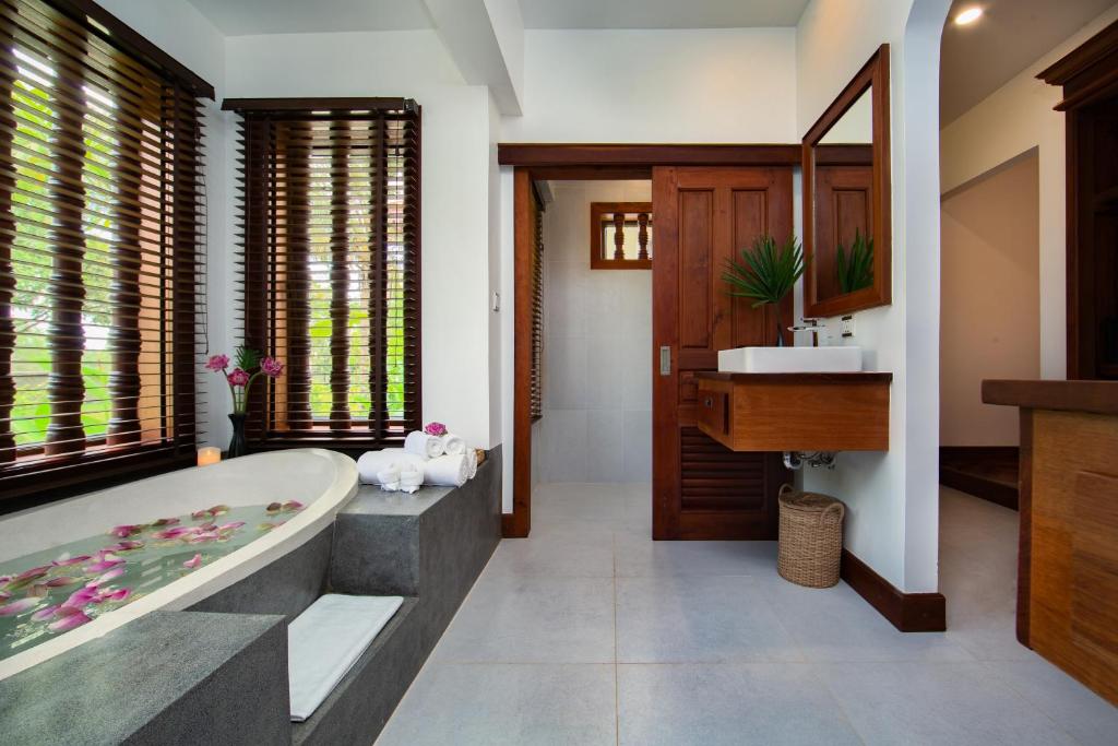 Сьюит (Suite with Pool Access - Single Rate - Two Ways Transfer), Angkor Privilege Resort & Spa