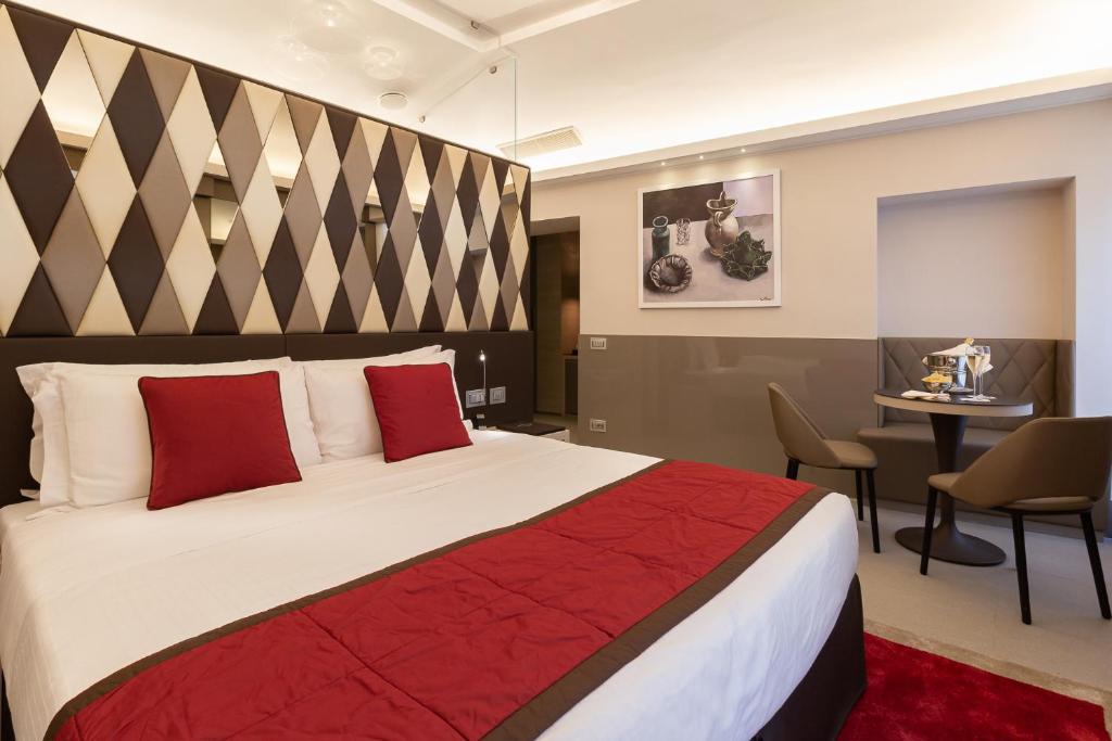 Двухместный (Улучшенный двухместный номер с 1 кроватью или 2 отдельными кроватями) отеля Harry's Bar Trevi Hotel & Restaurant, Рим