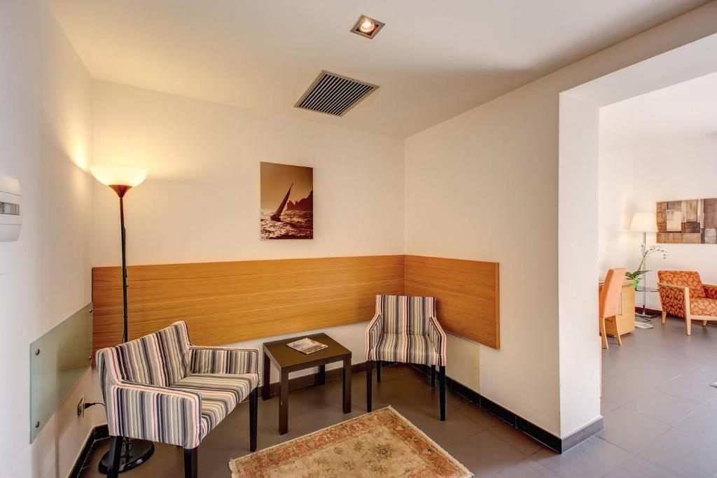 Двухместный (Представительский двухместный номер с 1 кроватью или 2 отдельными кроватями) отеля Grande Albergo Alfeo, Сиракузы