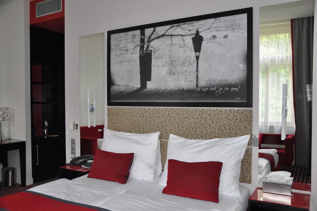 Двухместный (Улучшенный двухместный номер с 1 кроватью или 2 отдельными кроватями) отеля Red & Blue Design Hotel Prague, Прага