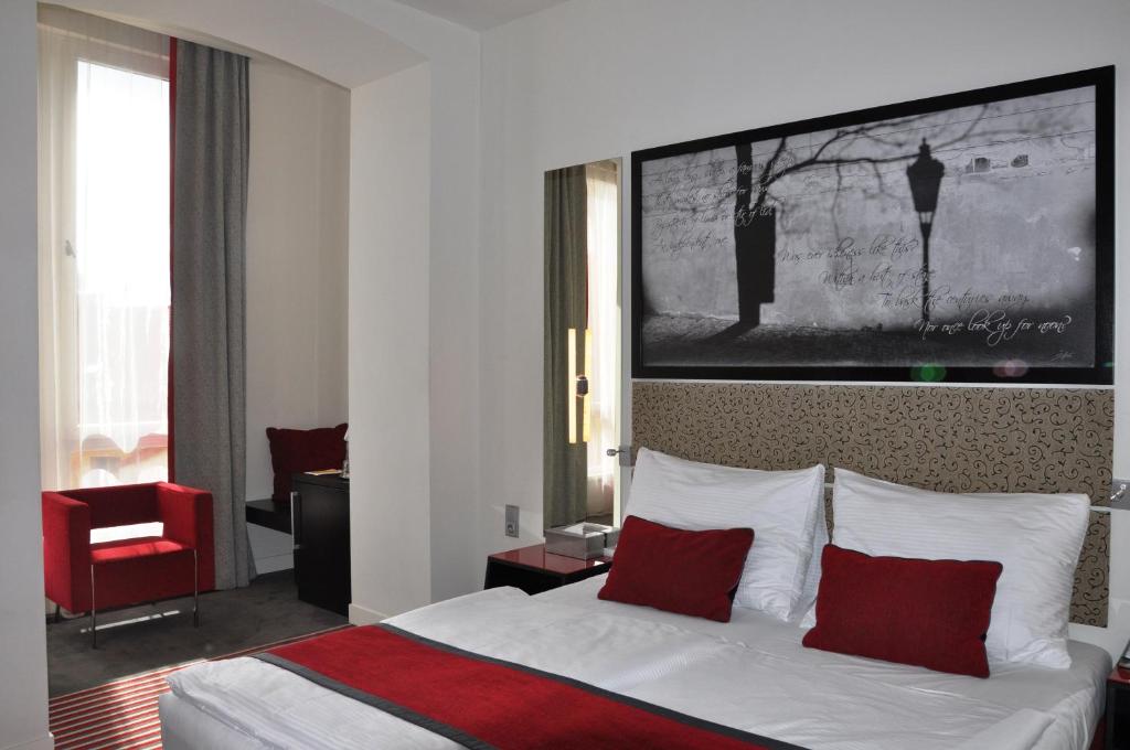 Двухместный (Представительский двухместный номер с 1 кроватью или 2 отдельными кроватями) отеля Red & Blue Design Hotel Prague, Прага