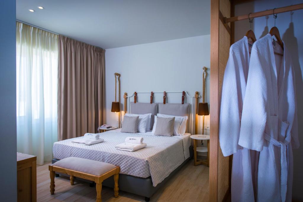 Двухместный (Улучшенный двухместный номер с 1 кроватью) отеля Solimar White Pearl - Adults Only, Колимварион