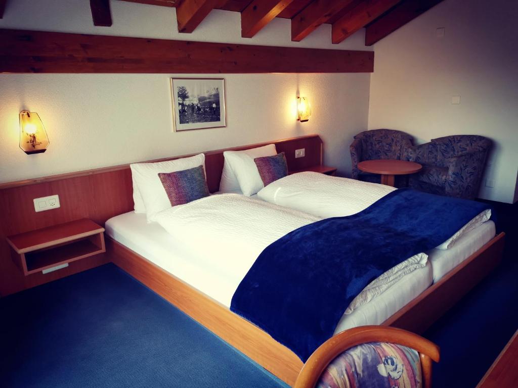 Двухместный (Улучшенный двухместный номер с 1 кроватью) отеля Hotel Alpenperle, Саас-Фе