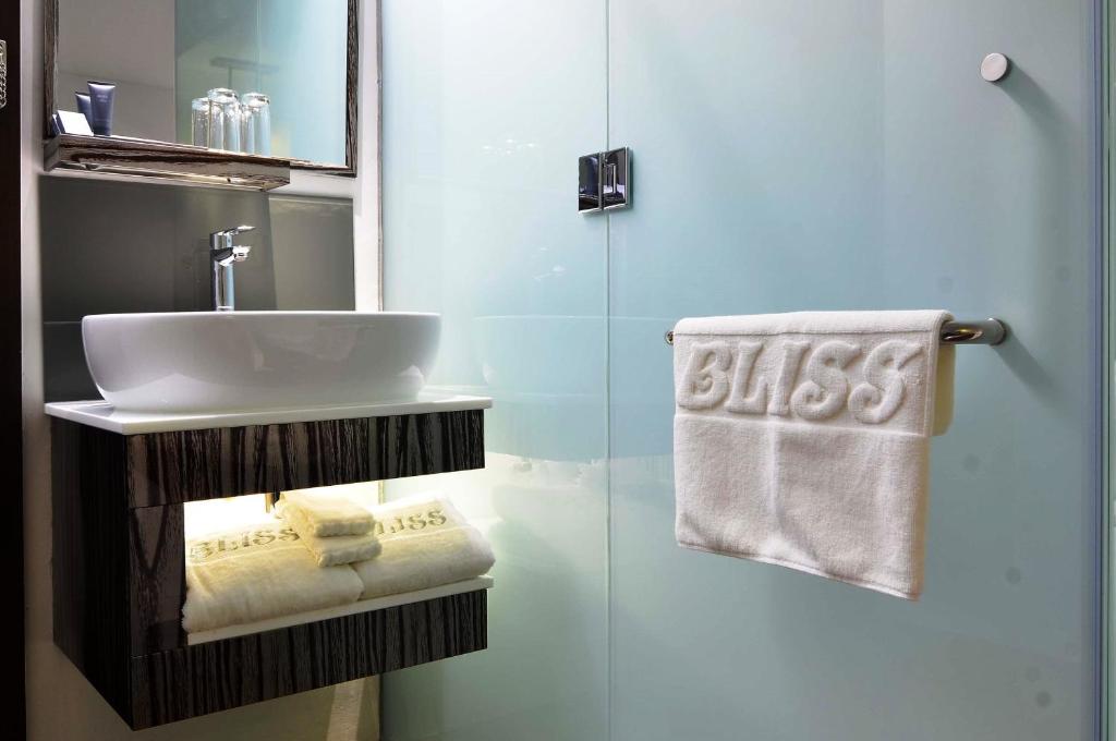 Двухместный (Двухместный номер с 1 кроватью или 2 отдельными кроватями) отеля Bliss Hotel Singapore, Сингапур (город)