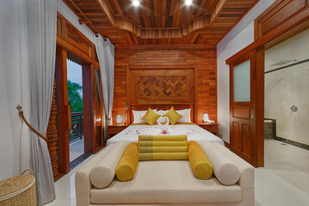 Семейный (Presidential Suite Two Bedrooms - Two ways airport transfer) отеля Angkor Privilege Resort & Spa, Сием Рип