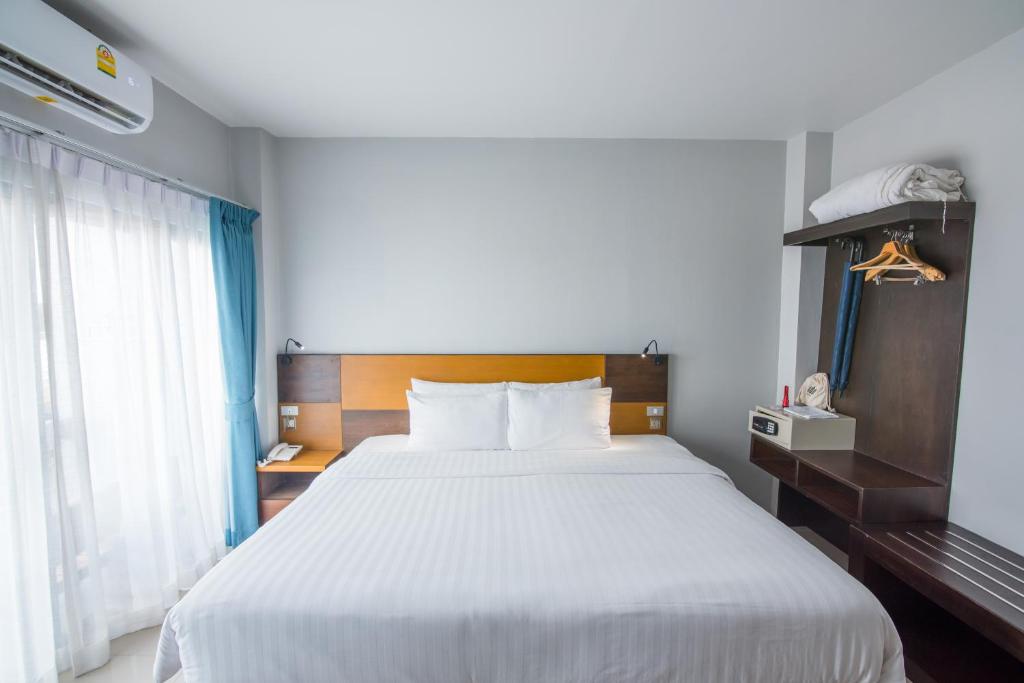Двухместный (Улучшенный двухместный номер с 1 кроватью или 2 отдельными кроватями) отеля Naina Resort & Spa, Пхукет