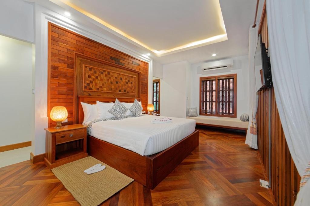 Сьюит (Suite with Pool Access - Two ways airport transfer) отеля Angkor Privilege Resort & Spa, Сием Рип