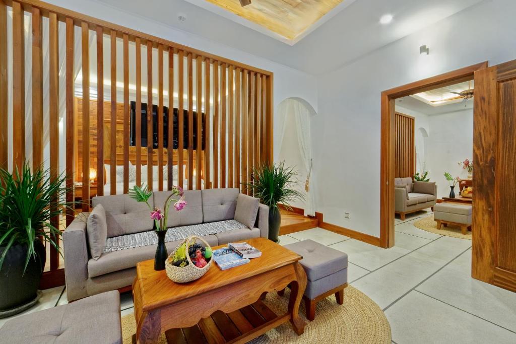 Семейный (Family Suite Two Bedrooms Pool Access - Two ways airport transfer) отеля Angkor Privilege Resort & Spa, Сием Рип