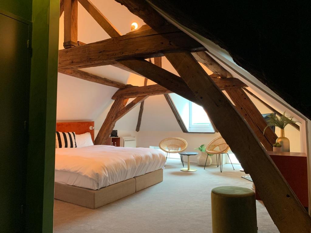 Двухместный (Улучшенный номер с кроватью размера «king-size») отеля De Pauwenhof Restaurant Danyel, Маастрихт