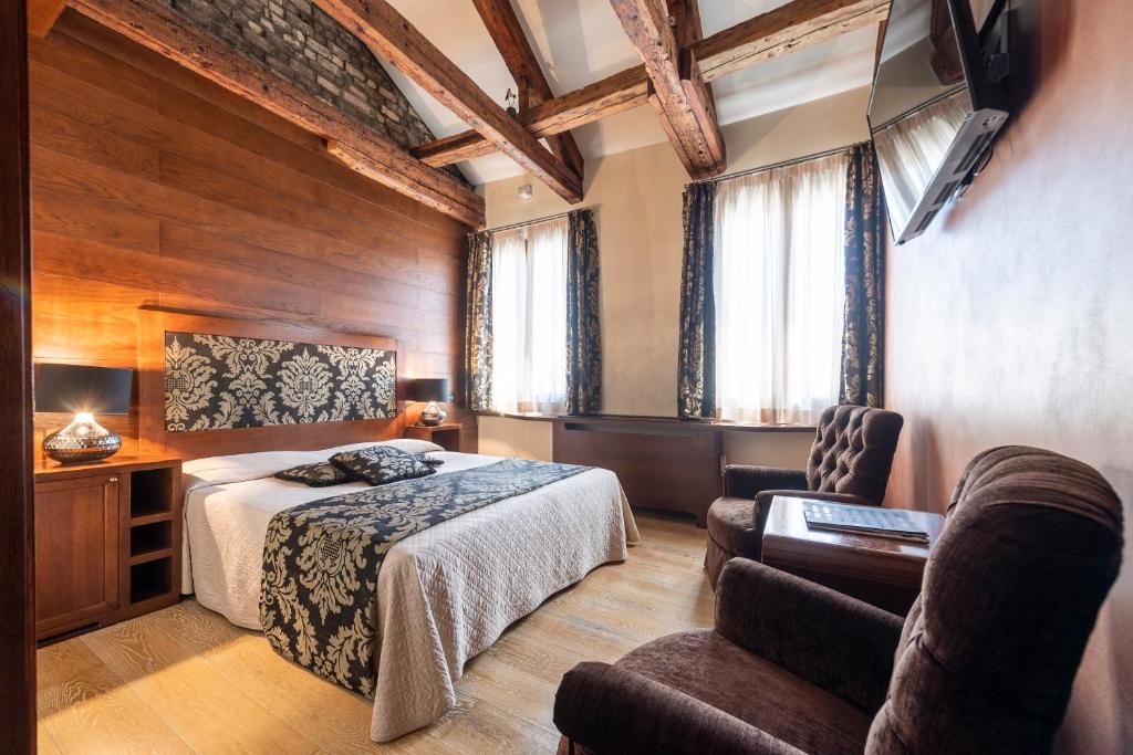 Двухместный (Двухместный номер Делюкс с 1 кроватью и видом на Гранд-канал) отеля Abbazia De Luxe, Венеция