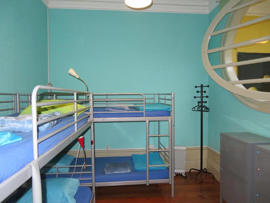 Номер (Односпальная кровать в 4-местном общем женском номере) хостела Oporto Sky Hostel, Порту