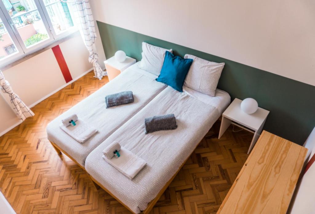 Двухместный (Двухместный номер с 2 отдельными кроватями и общей ванной комнатой) хостела Nice Way Sintra, Синтра