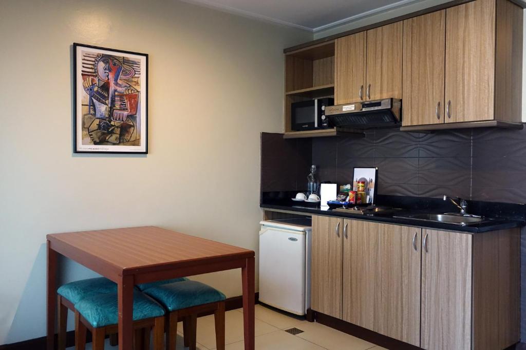 Сьюит (Premier Family Suite with Kitchen), Hotel Kimberly Manila