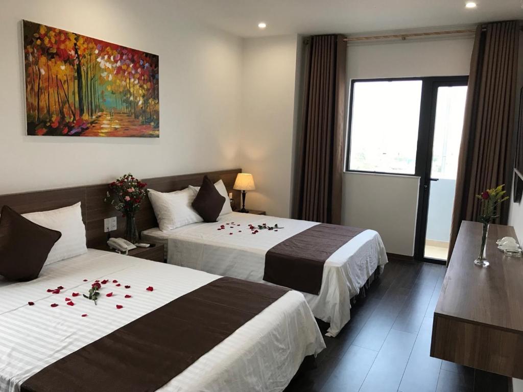Двухместный (Улучшенный двухместный номер с 2 отдельными кроватями и видом на город) отеля Windy Hotel Quang Binh, Донгхой