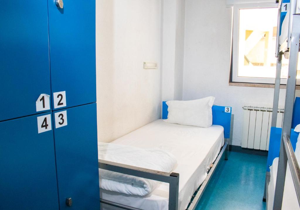 Номер (Спальное место на двухъярусной кровати в общем номере для женщин) хостела HI Hostel Lisboa - Pousada de Juventude, Лиссабон