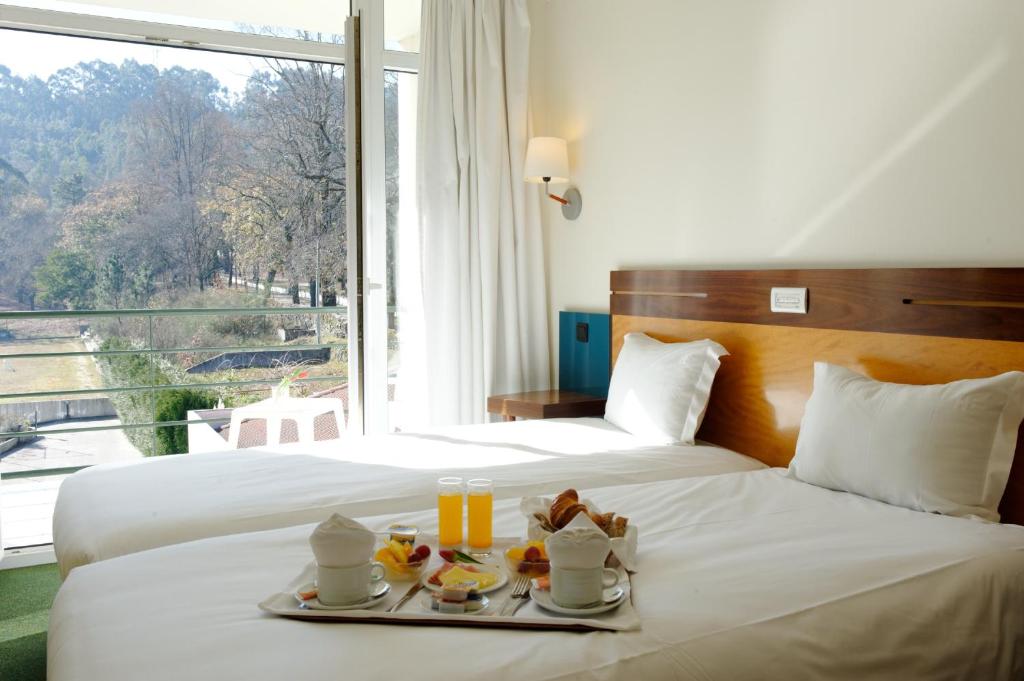 Двухместный (Стандартный двухместный номер с 1 кроватью или 2 отдельными кроватями) отеля Golden Tulip Braga Hotel & Spa - Falperra, Брага