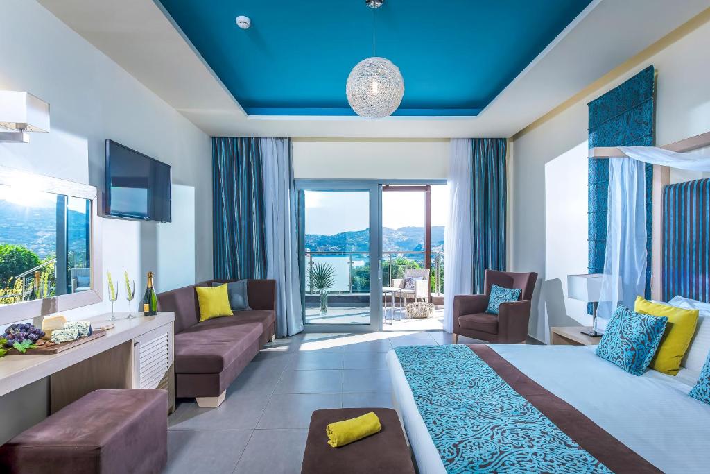 Двухместный (Роскошный двухместный номер с 1 кроватью, вид на море и собственный бассейн) курортного отеля Blue Bay Resort Hotel, Агия-Пелагия
