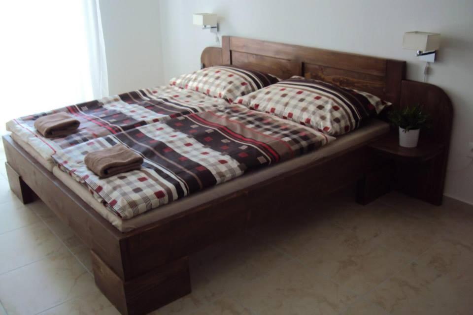 Двухместный (Двухместный номер с 2 отдельными кроватями и общей ванной комнатой) мотеля Motel Senec, Сенец