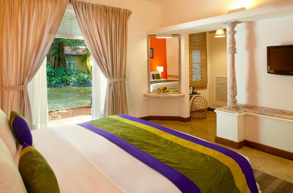Двухместный (Улучшенный номер с кроватью размера «king-size», 25% скидка на спа-процедуры и питание и напитки) отеля Hotel Sigiriya, Сигирия