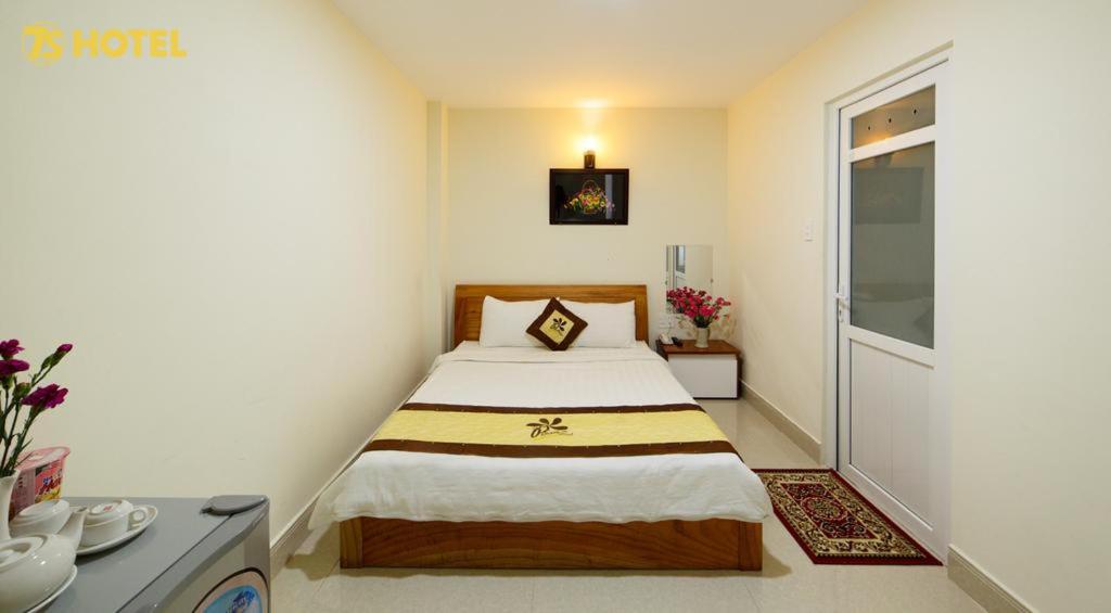 Двухместный (Улучшенный двухместный номер с 1 кроватью) отеля An Phu Hotel, Далат