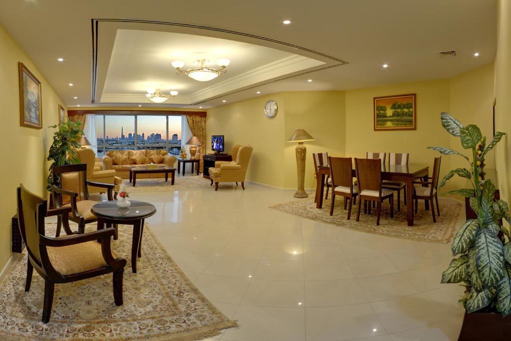 Апартаменты (Апартаменты с 3 спальнями) апарт-отеля Deira Suites Deluxe Hotel Suites, Дубай