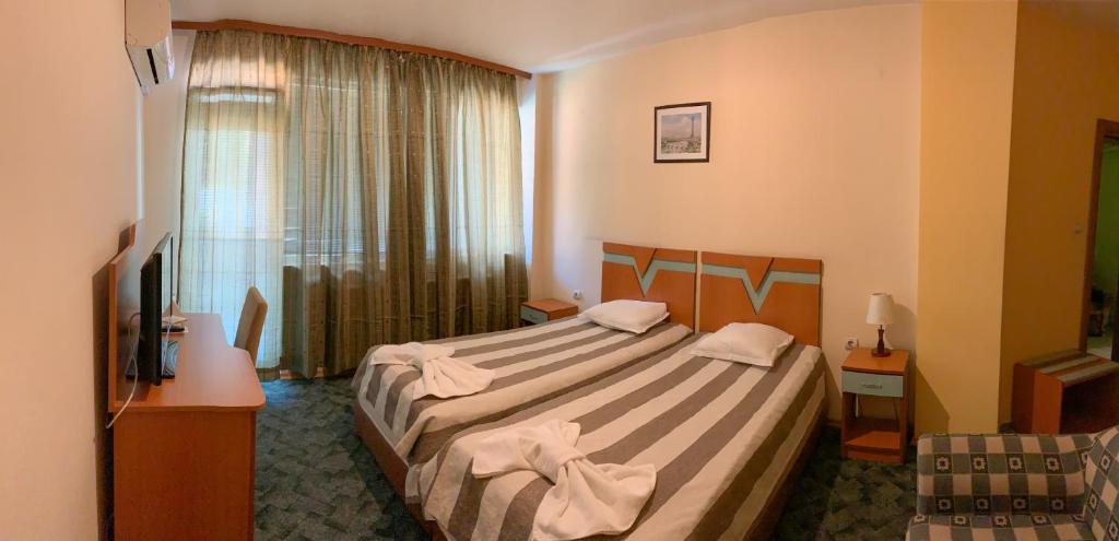 Двухместный (Двухместный номер с 2 отдельными кроватями) отеля Hotel Alpha, Благоевград