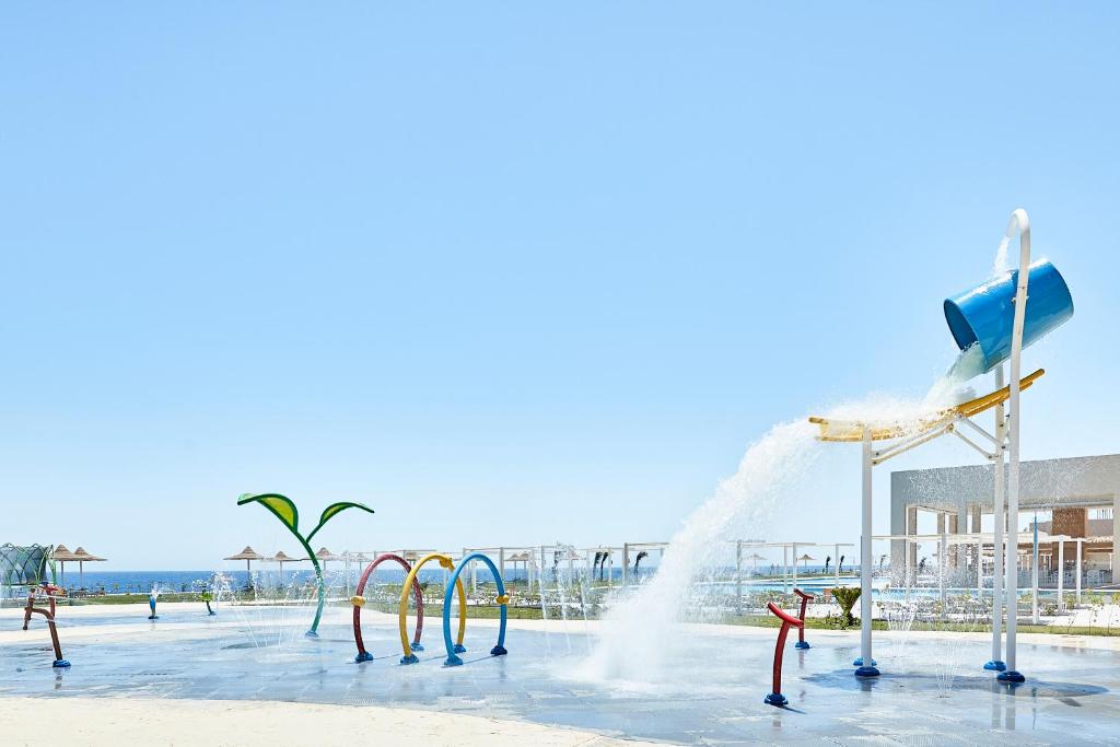 Семейный (Улучшенный семейный двухместный номер с 2 отдельными кроватями и видом на море) курортного отеля Jaz Maraya Resort, Марса-эль-Алам
