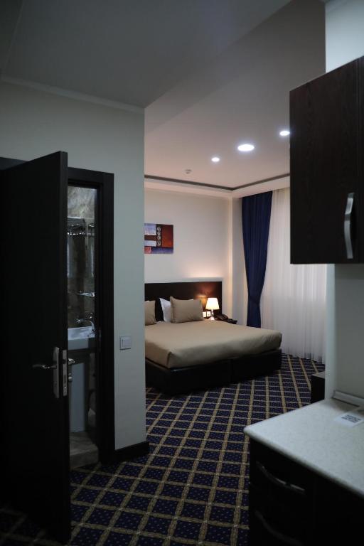 Двухместный (Стандартный двухместный номер с 1 кроватью) отеля Кристал, Баку