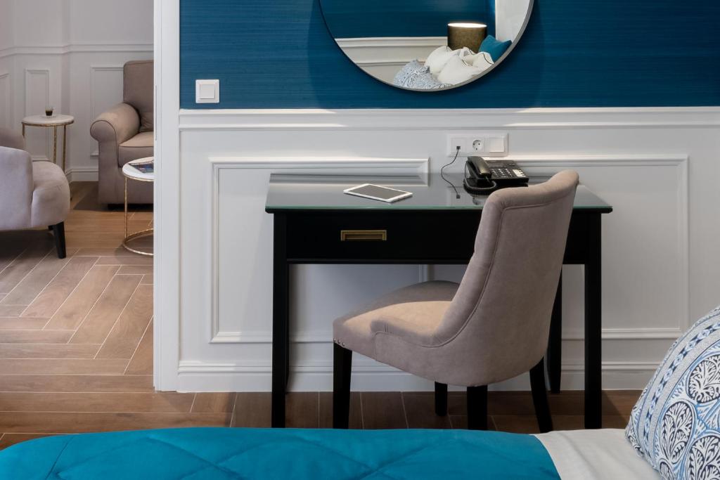 Сьюит (Полулюкс с балконом), Evripidou Suites