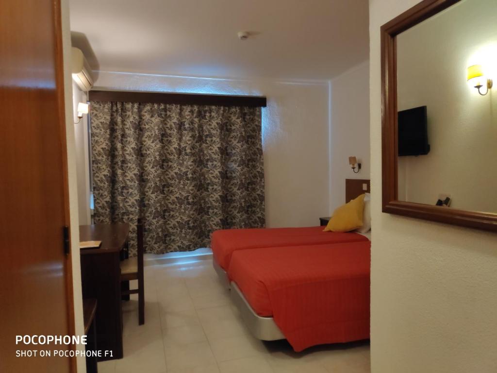 Двухместный (Бюджетный двухместный номер с 1 кроватью или 2 отдельными кроватями) отеля Hotel Alnacir, Фару