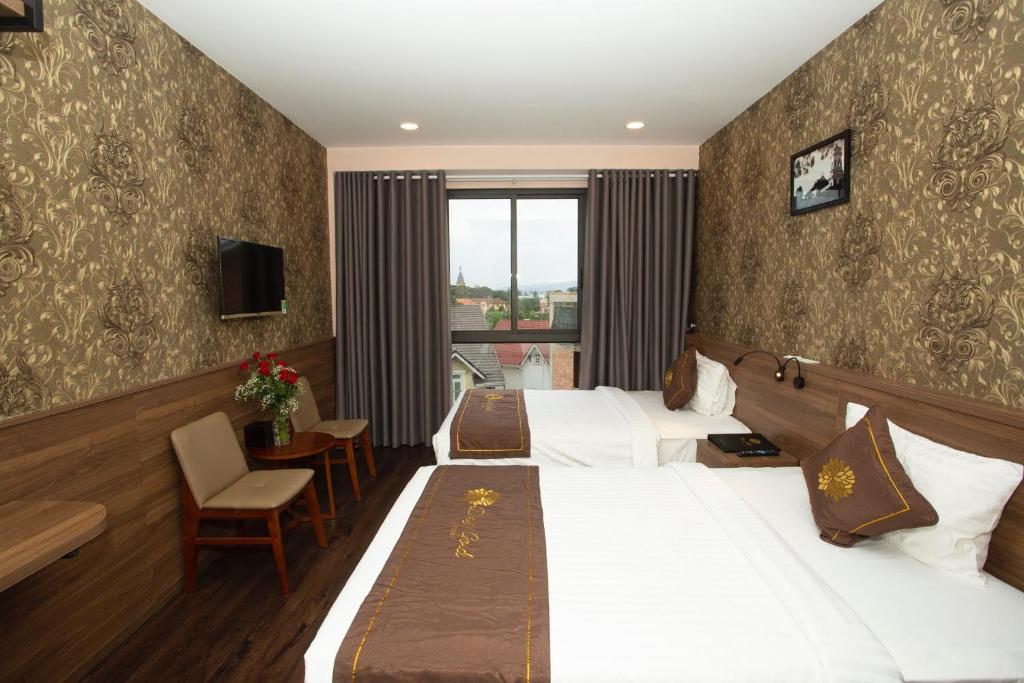 Двухместный (Двухместный номер с 2 отдельными кроватями и видом на озеро) отеля Daisy Gold Dalat Hotel, Далат