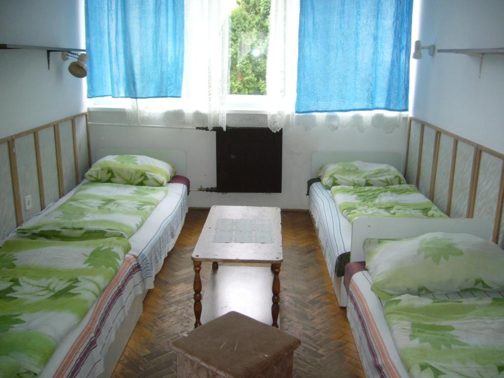Двухместный (Бюджетный двухместный номер с 2 отдельными кроватями и общей ванной комнатой) хостела Botax Motel, Эгер