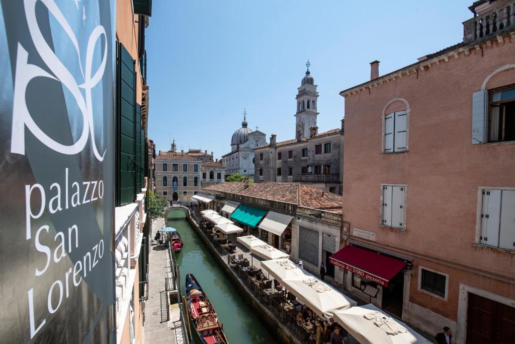 Palazzo San Lorenzo Hotel with bar