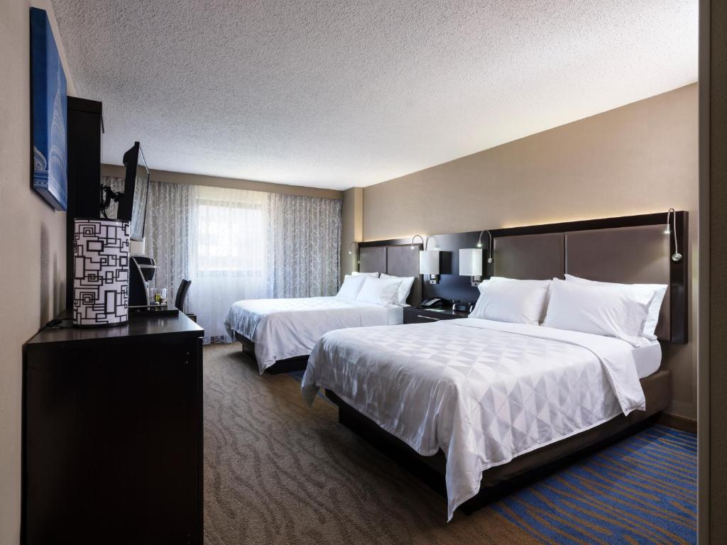 Двухместный (Queen Room with Two Queen Beds Executive - Non-Smoking) отеля Holiday Inn Washington Capitol-National Mall, an IHG Hotel, Вашингтон