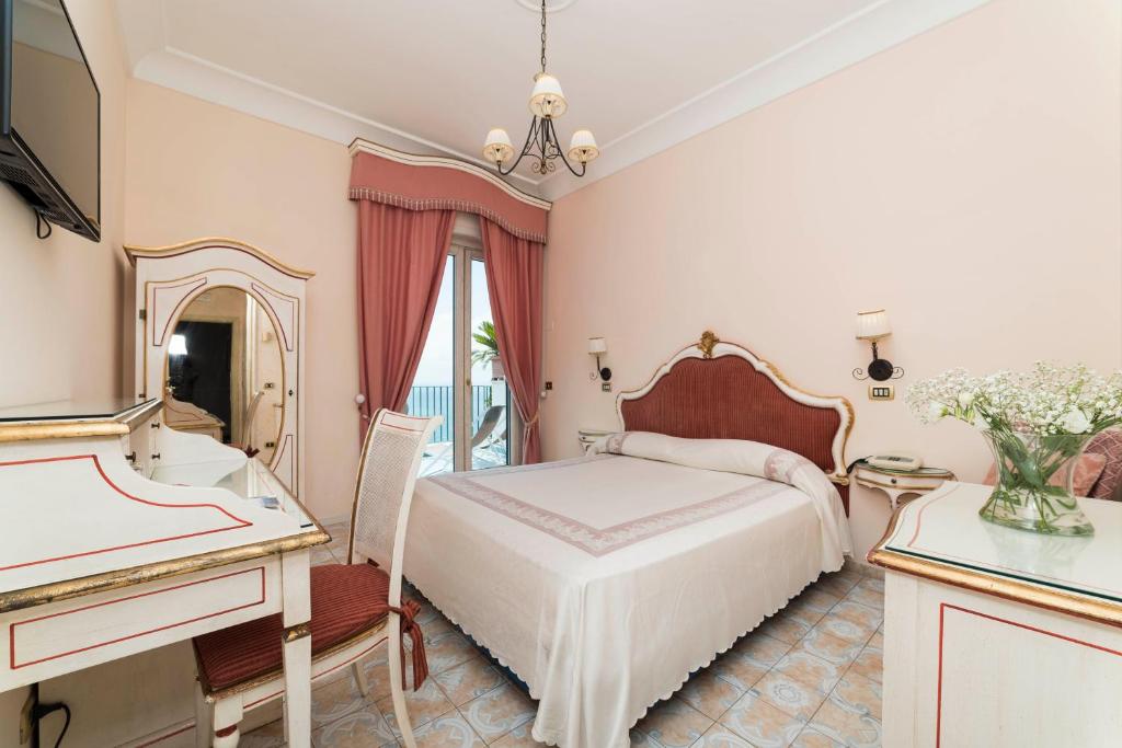 Двухместный (Двухместный номер с 1 кроватью, вид на море) отеля Hotel Il Nido, Амальфи