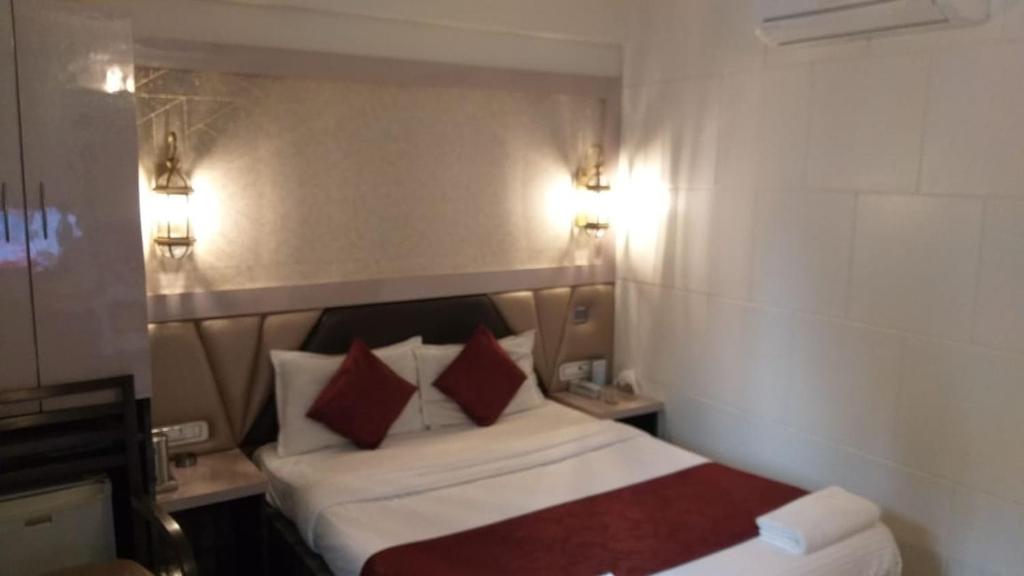 Двухместный (Стандартный двухместный номер с 1 кроватью) отеля Hotel Sapna Marine, Мумбай