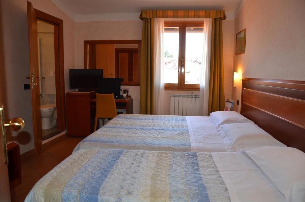Двухместный (Двухместный номер с 1 кроватью или 2 отдельными кроватями и дополнительной кроватью) отеля Hotel Mia Cara, Флоренция