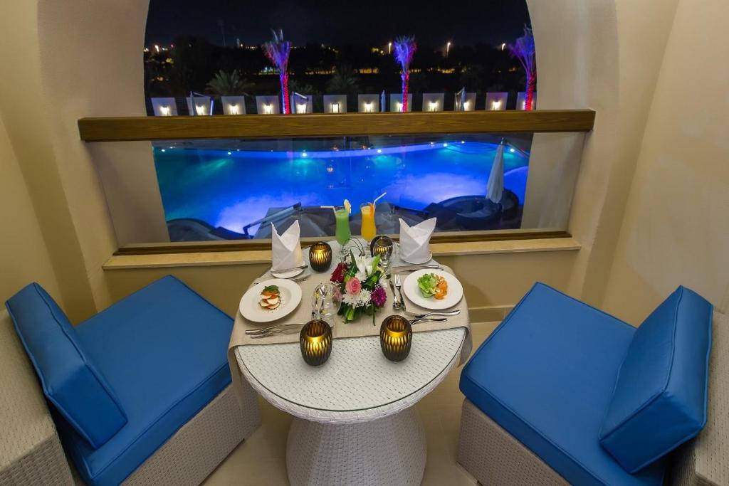 Двухместный (Номер Делюкс с видом на бассейн) отеля Western Hotel - Madinat Zayed, Мадинат-Заид