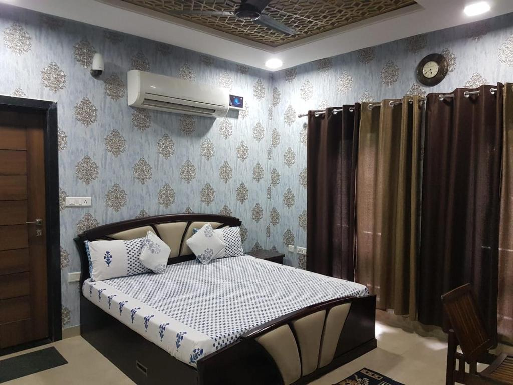 Двухместный (Двухместный номер Делюкс с 1 кроватью или 2 отдельными кроватями) семейного отеля Neetu's Home Stay, Джайпур