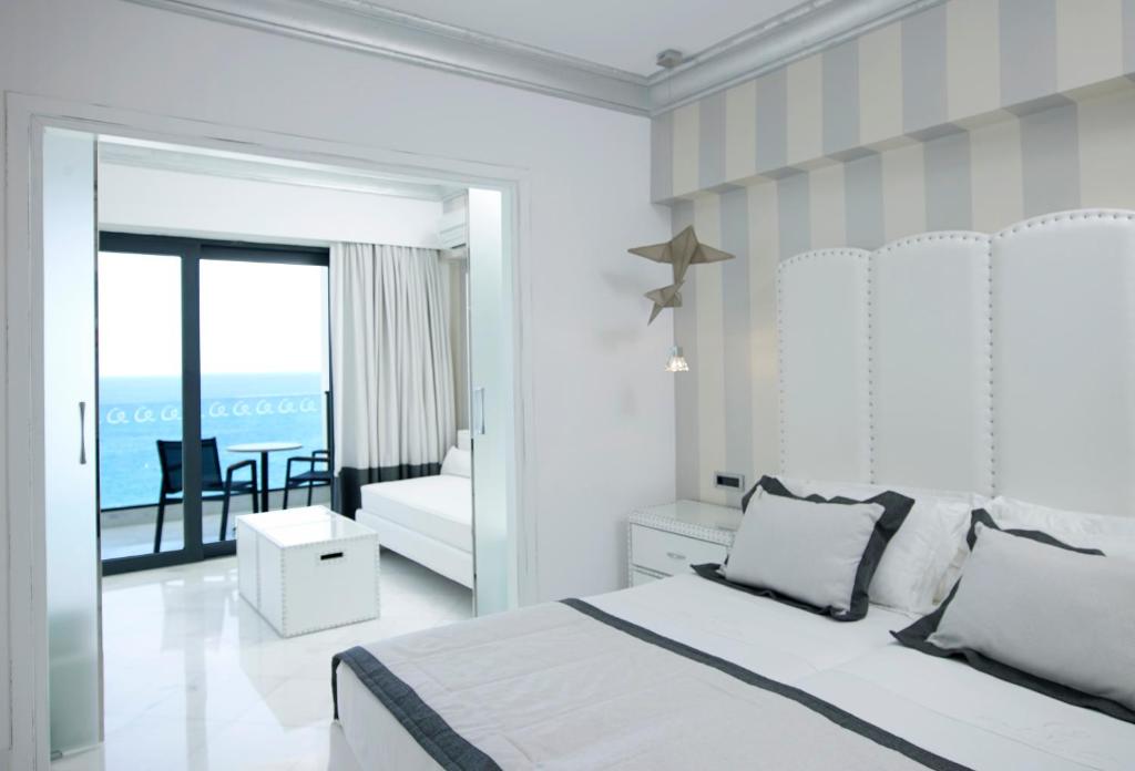 Семейный (Семейный номер с видом на море) курортного отеля Mitsis Alila Exclusive Resort and Spa, Фалираки